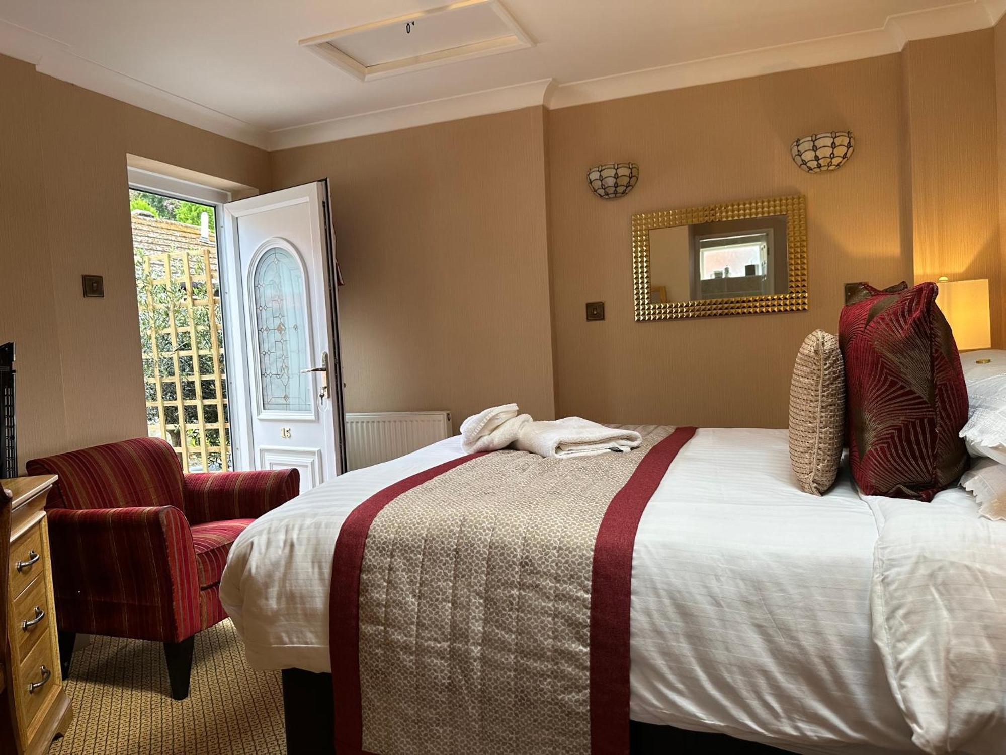 Chester House Guest House Exterior photo A bedroom at the hotel